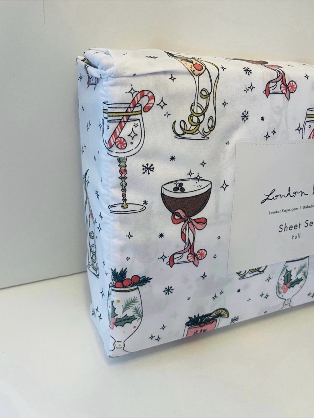 London Kaye Full Size White Sheet Set Deck the Cocktails Candy Cane Peppermint - Picture 3 of 12
